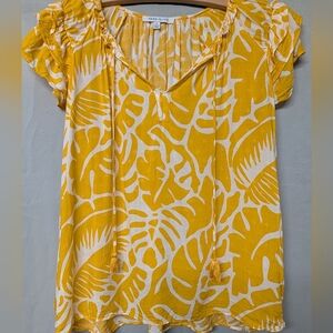 Rose & Olive Yellow and White Printed V-Neck Top Size M
